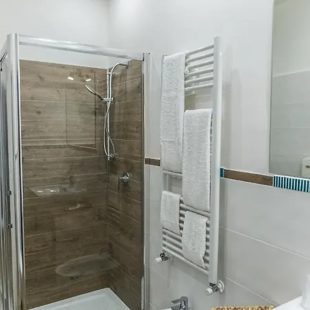 Ameli Nocleg ze śniadaniem 3*